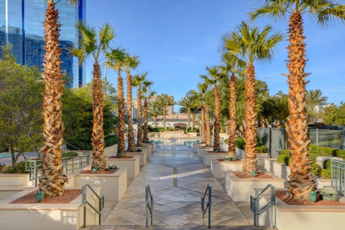 Mgm Signature-33-711 F1 Track & Strip View Balcony لاس فيغاس المظهر الخارجي الصورة